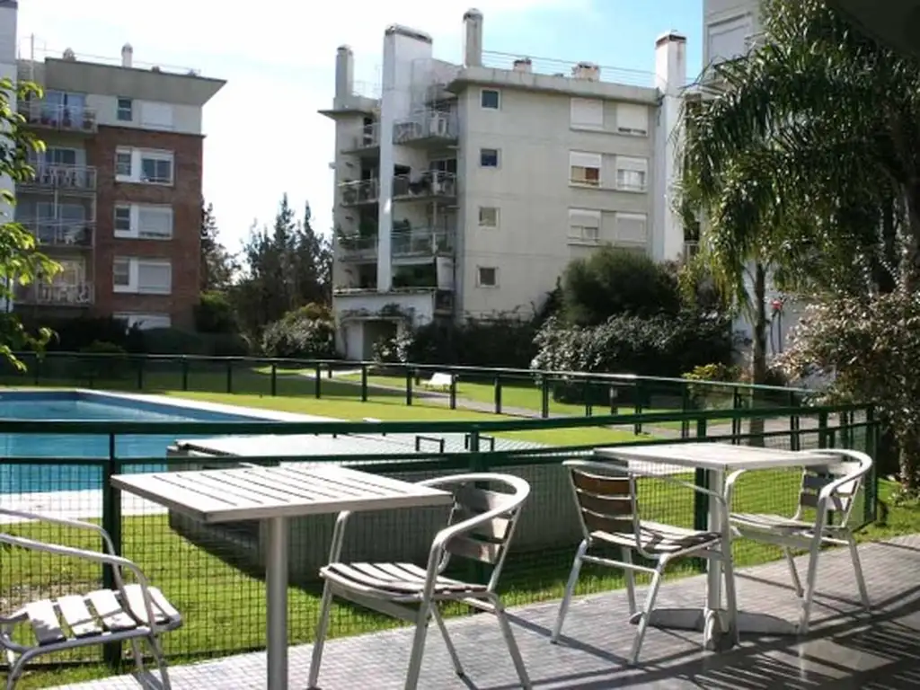 Áreas comunes piscina en Talar de Martinez