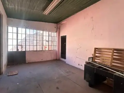 Casa 9 ambientes con 2 baños