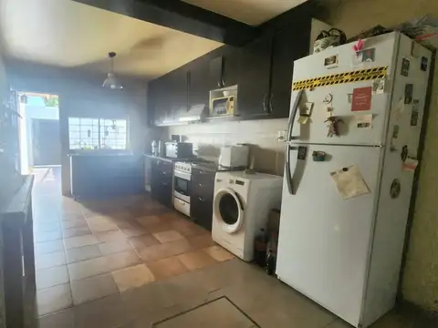 Casa 7 ambientes con 1 baño