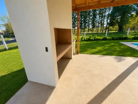 Casa 4 ambientes con 2 baños