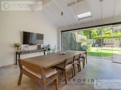 Casa 8 ambientes con 4 baños