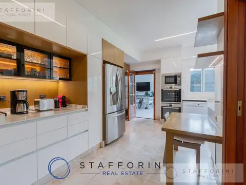 Casa en Venta con 4 cocheras