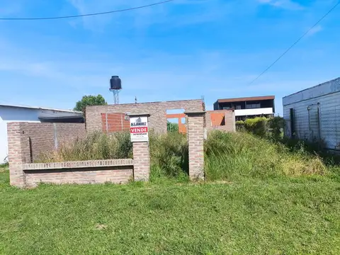 TERRENO CON IMPORTANTE EDIFICACIÓN A TERMINAR