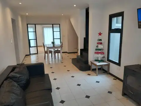 Casa 5 ambientes con 2 baños