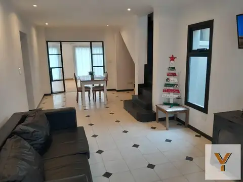 Casa 5 ambientes con 2 baños