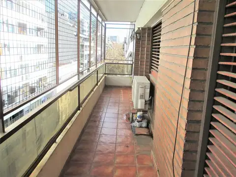 Piso alto bcón-corr pal/priv coc-off dep lav. m/lum categ.