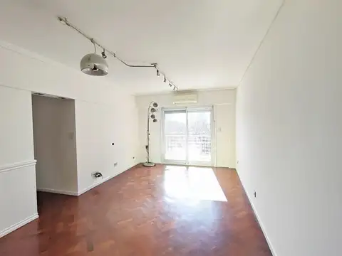 Venta 4 ambientes con balcón en San Cristóbal