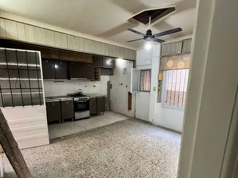 VENTA PH EN DOS PLANTAS CON ACCESOS INDEPENDIENTES, COCHERA Y TERRAZA CON QUINCHO - IDEAL INVERSIÓN