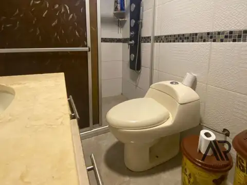 Casa en venta de 3 dormitorios c/cochera y apartamento, en Toledo