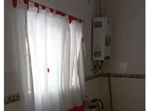 VENTA DE CASA DOS AMB EN BARRIO SUHR HOREIS