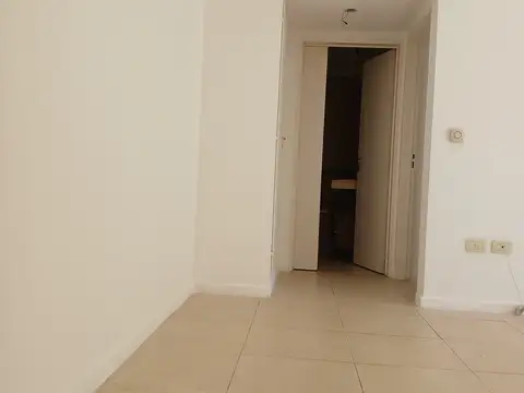 Departamento de 2 ambientes en alquiler, al frente con balcón