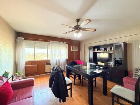 TRES AMBIENTES EN VENTA EXCELENTE ESTADO BARRIO CASTRO