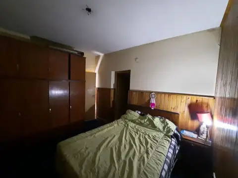 Casa 6 ambientes con 2 baños