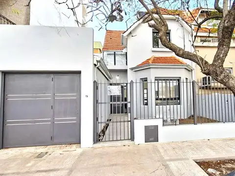 Hermosa casa de 4 ambientes reciclada a nuevo en Florida- Apto crédito  En Venta