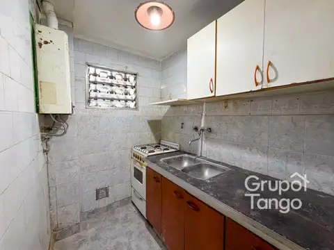 Venta Departamento dos Ambientes PATERNAL para refaccionar