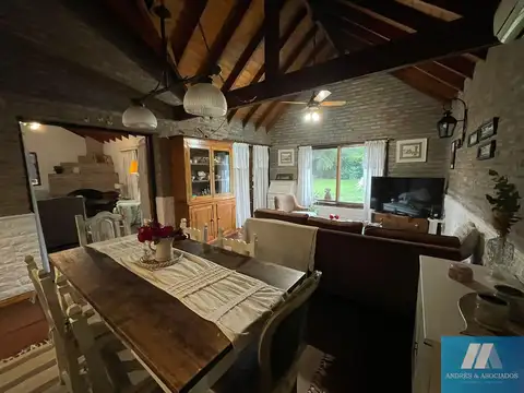 Casa en Venta con 3 cocheras