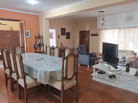 Casa 4 ambientes con 4 baños