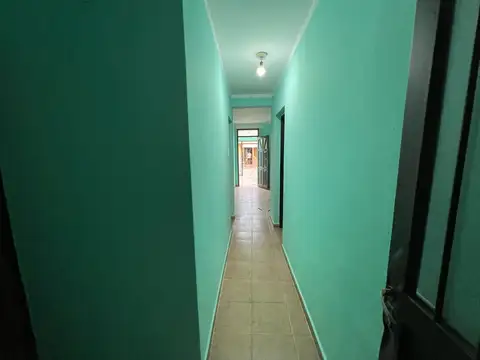 Casa 10 ambientes con 2 baños