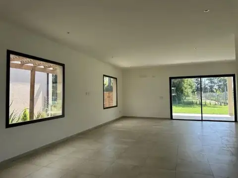 Casa 5 ambientes con 3 baños