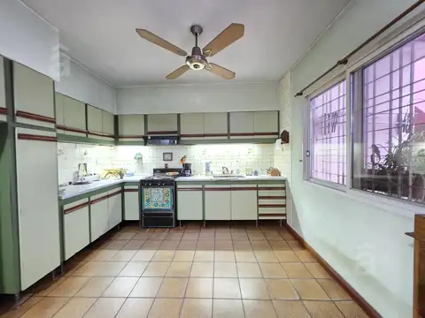 Leandro N. Alem  al 3600