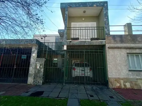 VENTA CASA 3 DORMI, PATIO Y COCHERA ,ZONA NORTE