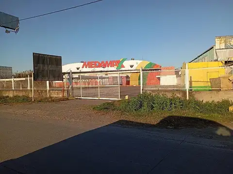 6.600 m2 de deposito, con frente sobre Au Tucuman- Famailla, lindero a 3 super mayoristas con park.-