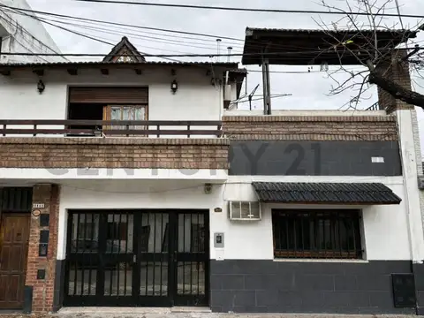 Venta | Casa de 4 dormitorios con cochera, patio y terraza | Barrio Parque, Rosario