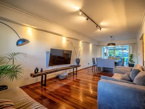 Casa 5 ambientes en venta San Isidro con pileta