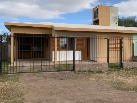 ALQUILER – CASA 2 DORMITORIOS EN COLONIA TIROLESA