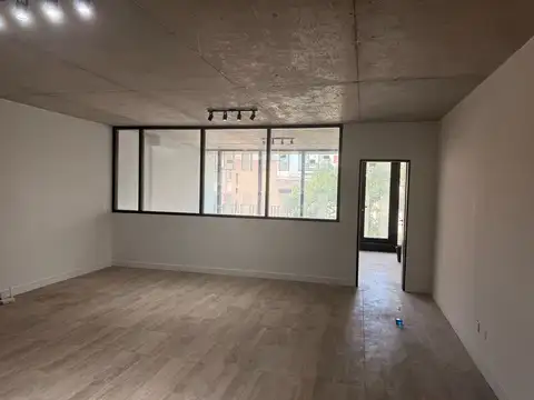 Oficina en Alquiler con 1 cochera