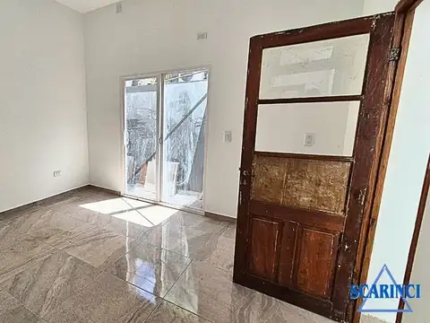 Depto Tipo Casa en Alquiler en Villa Raffo, $ 700.000