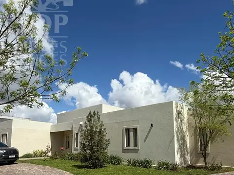 Blvd. De todos los santos al 3500