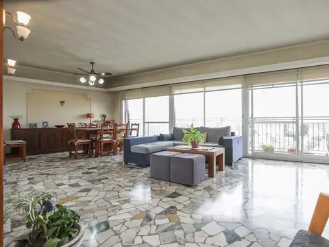 Venta / Departamento / Piso / 4 ambientes con dependencia / Con 2 balcones / Con lavadero / Palermo