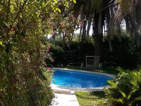 Casa en Venta con 3 cocheras