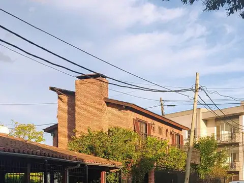 Casa 5 ambientes con 4 baños