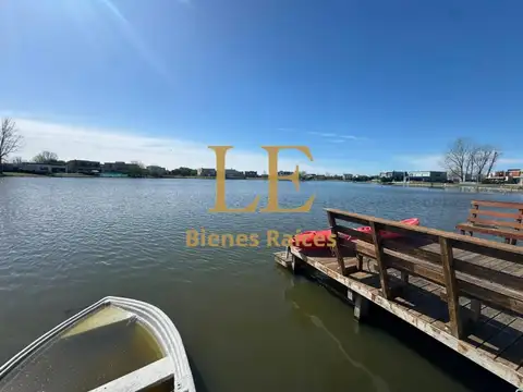 Casa en Venta con 4 cocheras