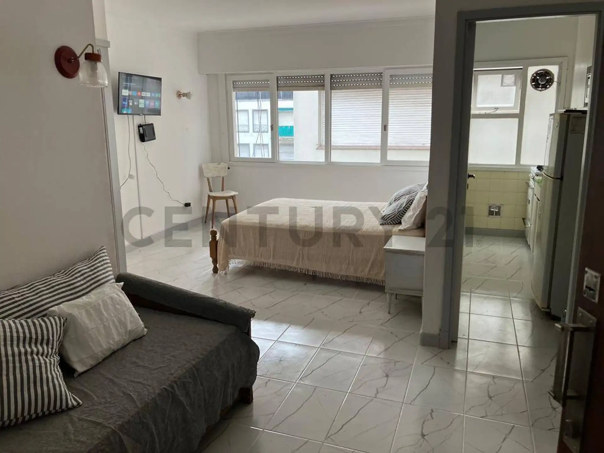 Monoambiente divisible 29m² contrafrente — Zona Aldrey