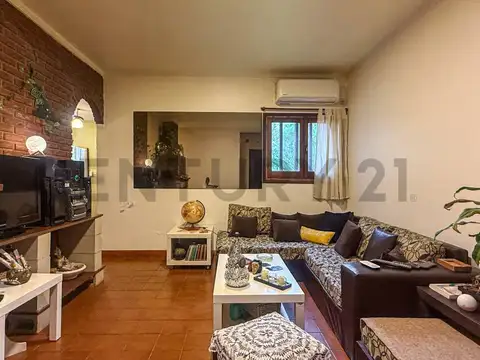 Casa 3 ambientes con 2 baños