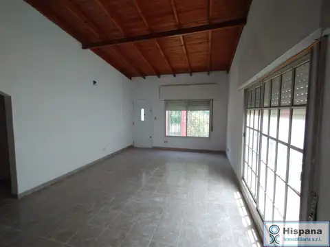 Casa en venta, RETASADA, ubicada en Pilar, Barrio La Lonja, sobre Las Acacias
