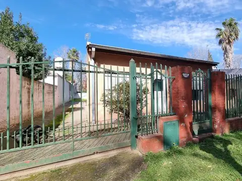 Casa en venta, RETASADA, ubicada en Pilar, Barrio La Lonja, sobre Las Acacias