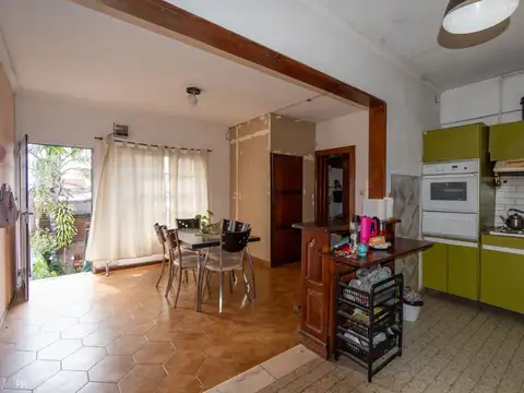 Casa 6 ambientes con 1 baño