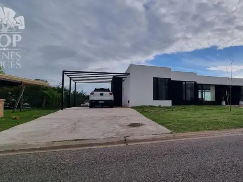 Casa 6 ambientes con 3 baños