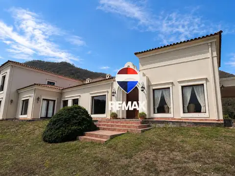 Venta casa Valle Escondido 6 dormitorios y pileta