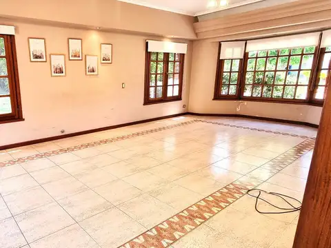 Casa 5 ambientes con 3 baños