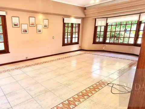 Casa 5 ambientes con 3 baños