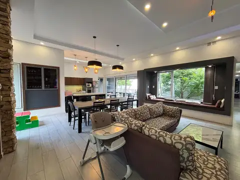 Casa 5 ambientes con 3 baños
