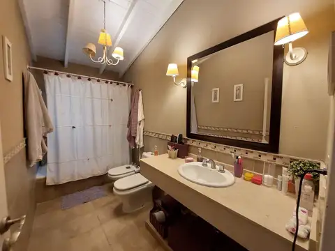 Casa en Venta con 5 cocheras