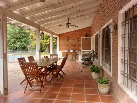 NUEVO VALOR -Parque Leloir-Casa en venta- 2600 m2-3 dorm.