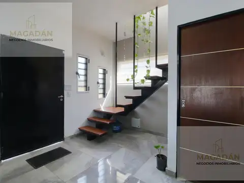Casa 4 ambientes con 2 baños