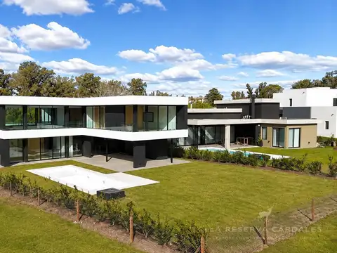Casa 5 ambientes con 5 baños
